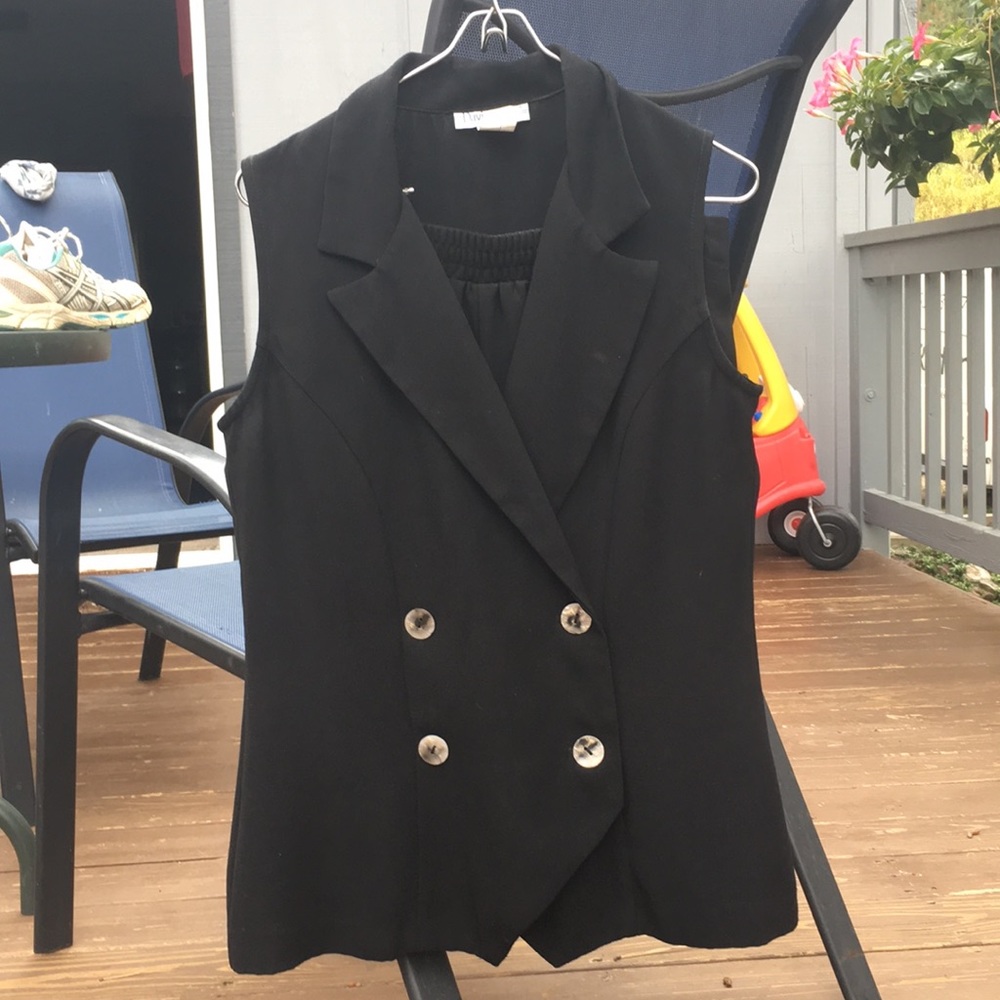 Super flattering shorts and vest set size6